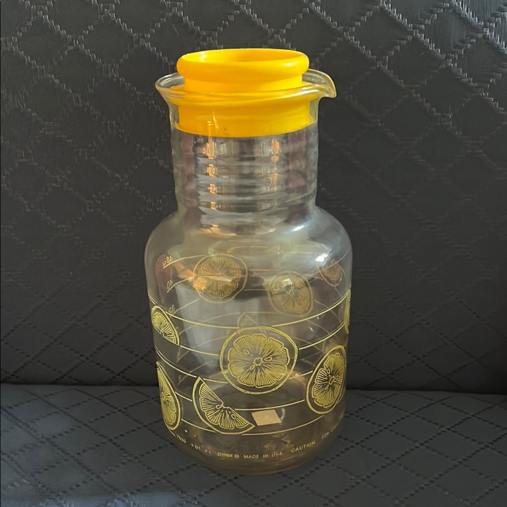 VINTAGE Pyrex Lemonade/Citrus Drinkware Carafe With Pour Spout